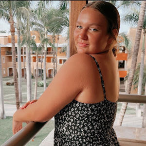 Meet your Posher, Chloe